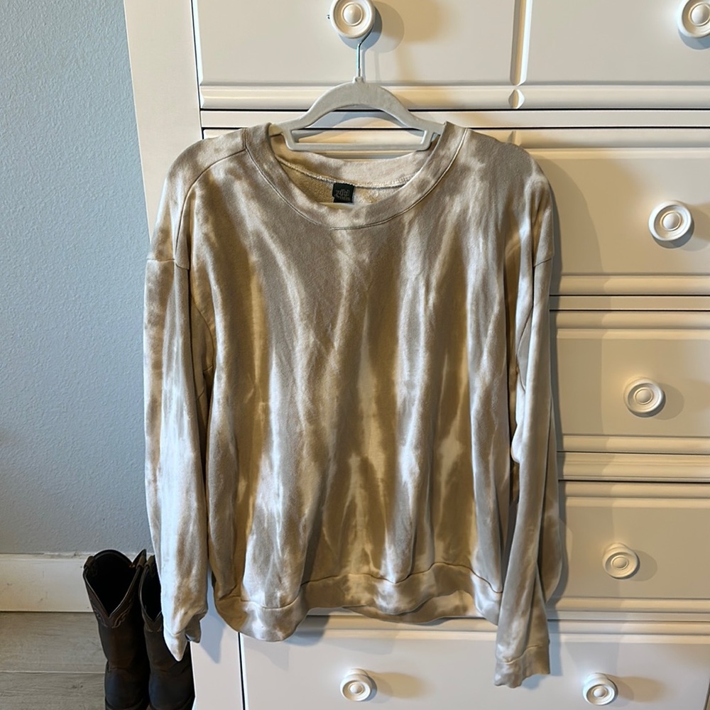Tie dye beige and white crewneck